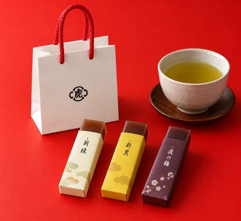 ギフト袋 小形羊羹3本入（白味噌・黒豆黄粉・夜の梅）：楽しむ場面